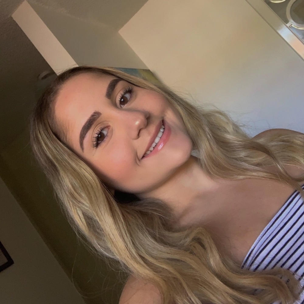 Meet your Posher, Gabriela